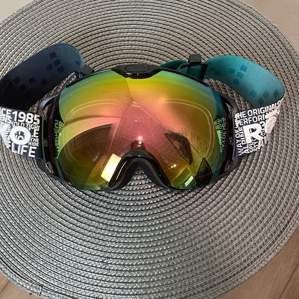 Revo Black Strap Mirrored Rainbow Lens Ski/Snow Goggles